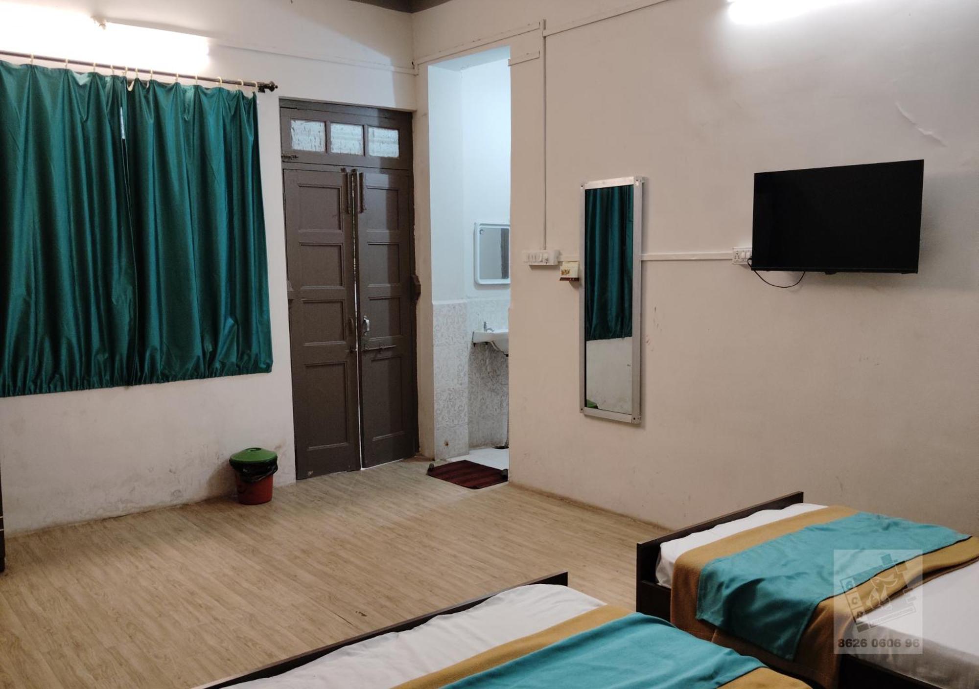 6 Cr Hotel Natraj Railway Station Aurangābād Exterior foto